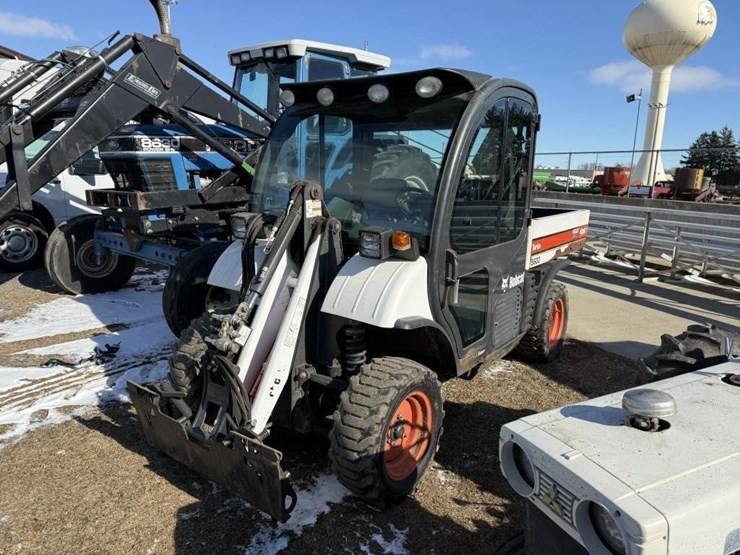 2014-bobcat-toolcat-5600-image-1