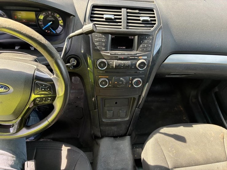 2017-ford-explorer-image-15