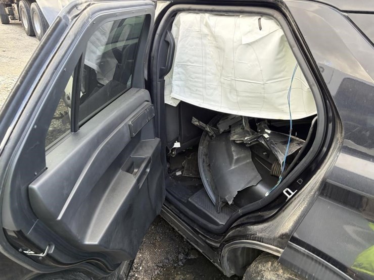 2022-ford-explorer-image-14