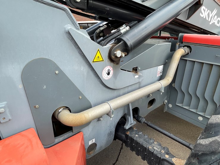 #129-•-2018-skyjack-sj843-telehandler-image-24