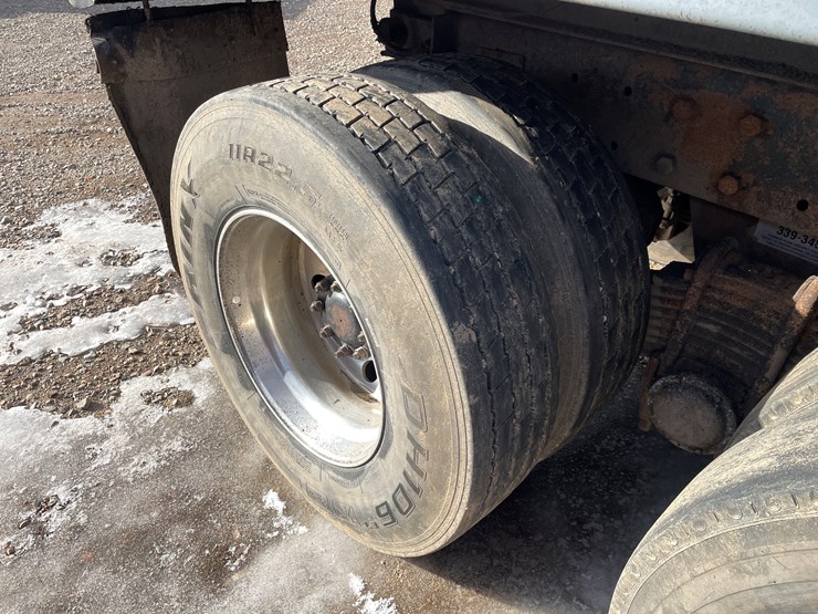 2001-mack-cl713-image-17