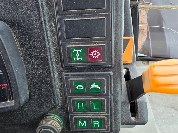 1998-jcb-185-65-image-41