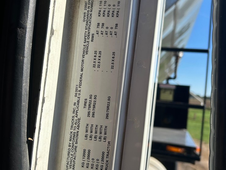 2012-mack-tender-truck-w/adams-rear-discharge-bed-auger-image-77