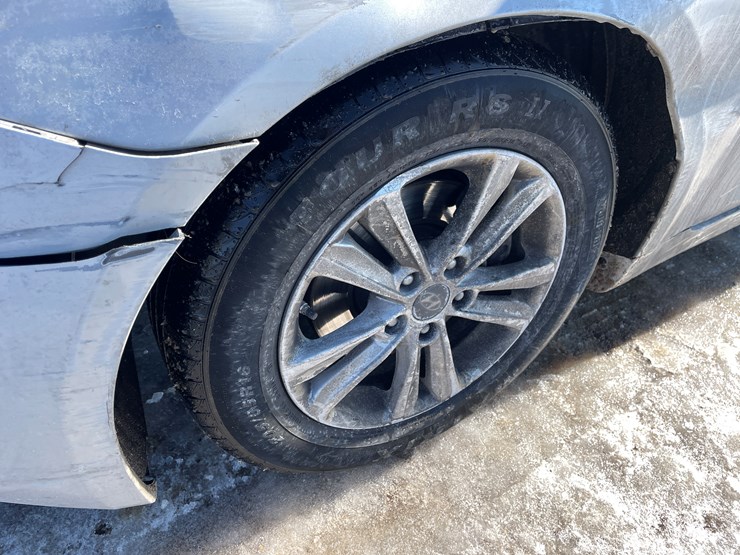 #1519-•-2013-honda-sonata-(has-mn-prior-salvage-title)-image-9