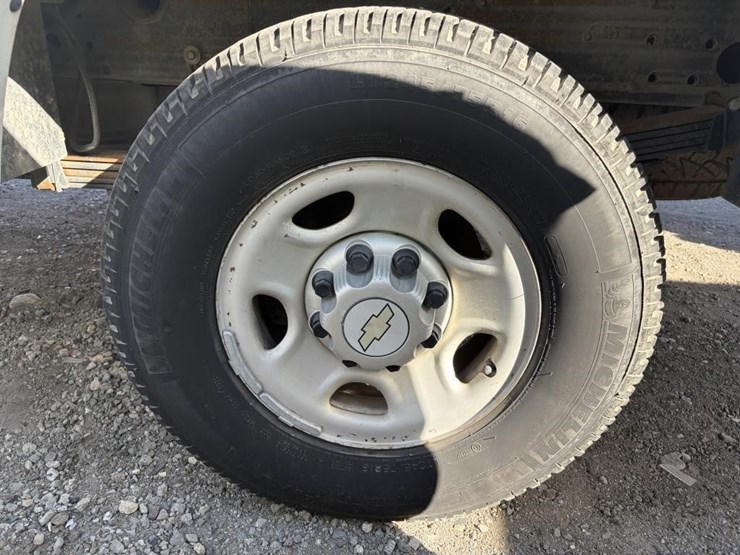 2010-chevrolet-2500-image-5