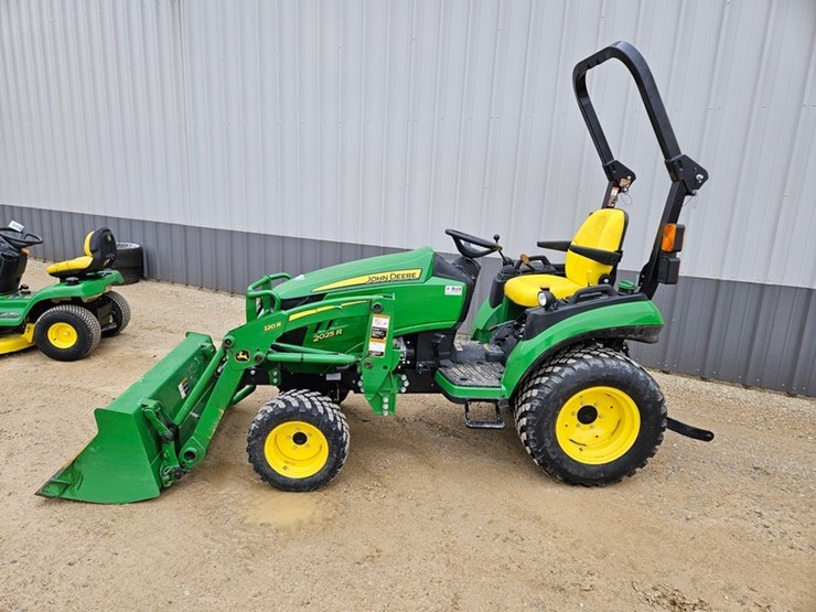 john-deere-1025r-image-2