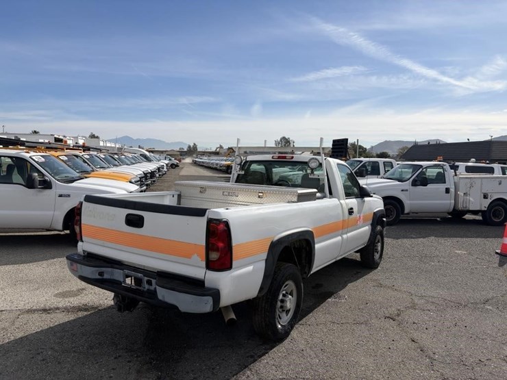 2005-chevrolet-silverado-2500-image-3