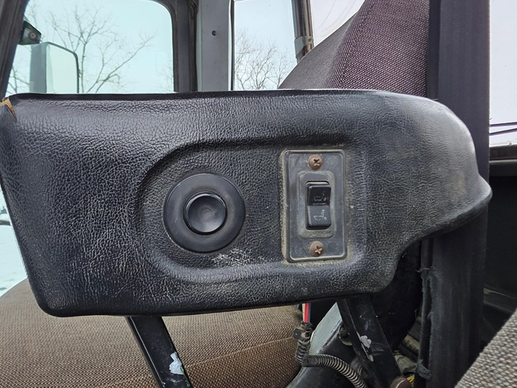 1998-jcb-185-65-image-46