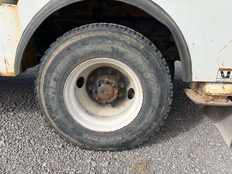 2002-freightliner-fl70-image-7