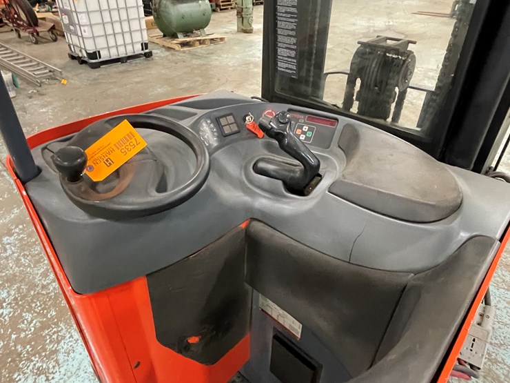 #221-•-2012-toyota-electric-ride-on-reach-truck-image-9