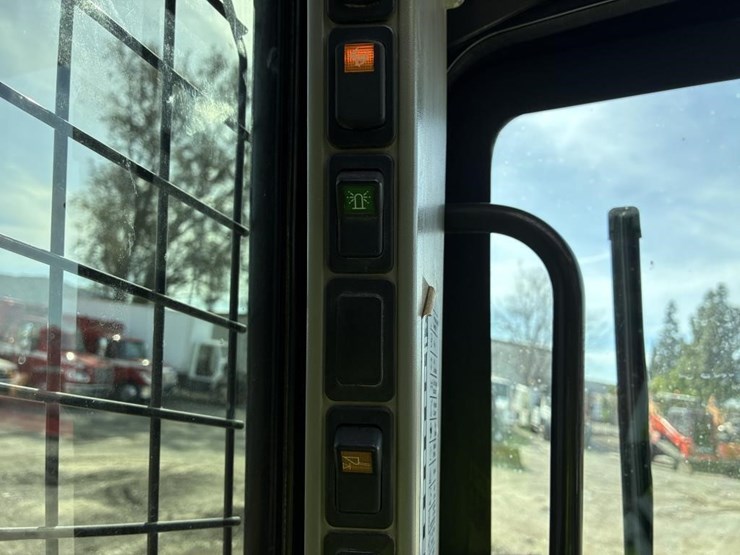 2019-case-tv370-image-15