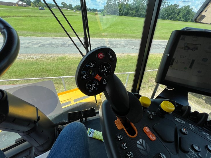 2023-new-holland-cr10.90-image-87