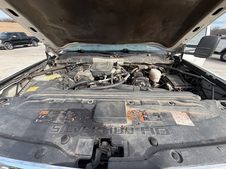 2015-chevrolet-3500hd-image-18