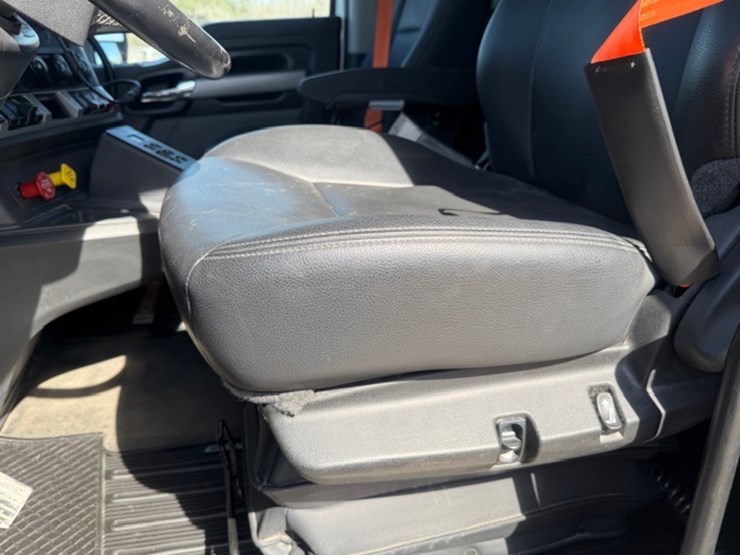 2024-kenworth-t880-image-42