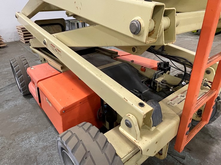 2012-jlg-4069le-image-39