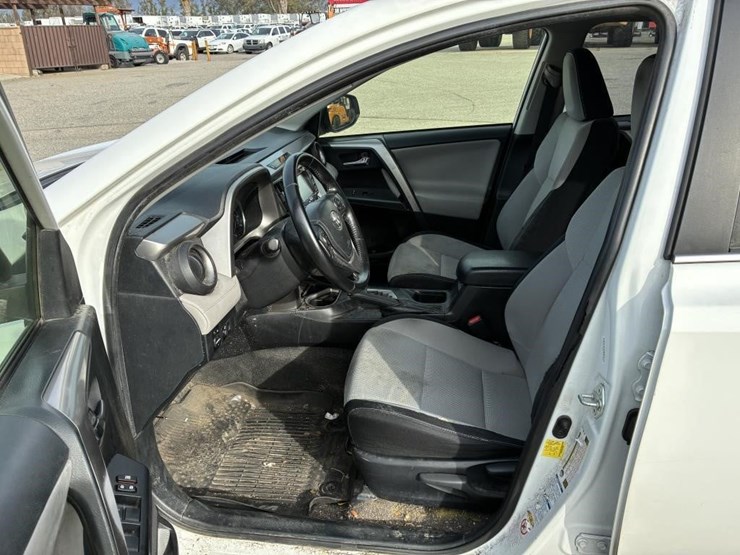 2017-toyota-rav4-image-13