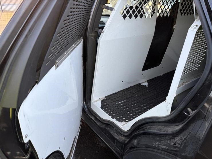 2015-ford-explorer-image-12