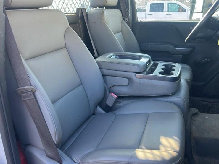 2017-chevrolet-silverado-3500hd-image-39