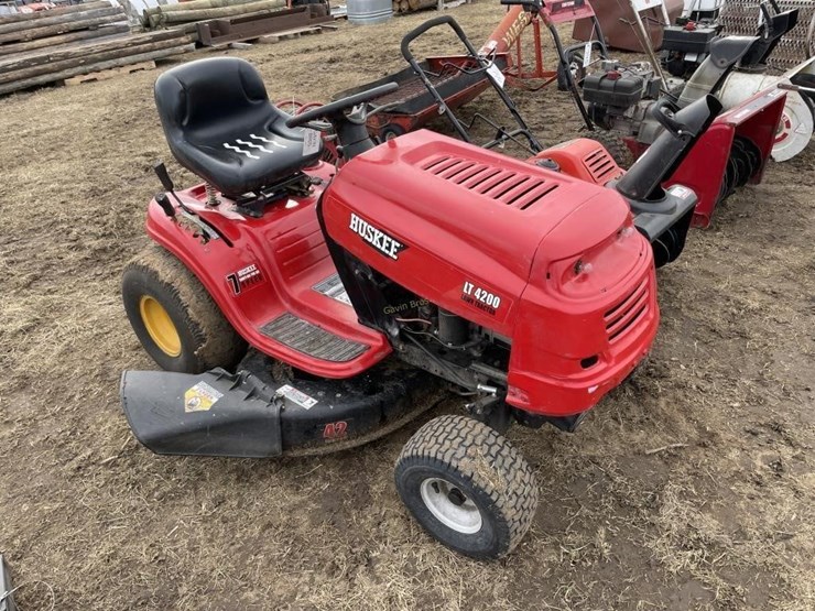 huskee-lt4200-image-1