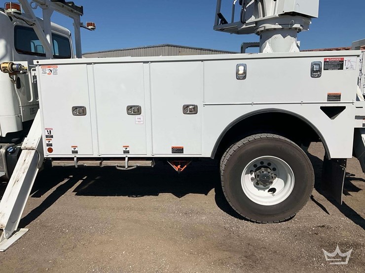 2024-freightliner-m2-106-image-37