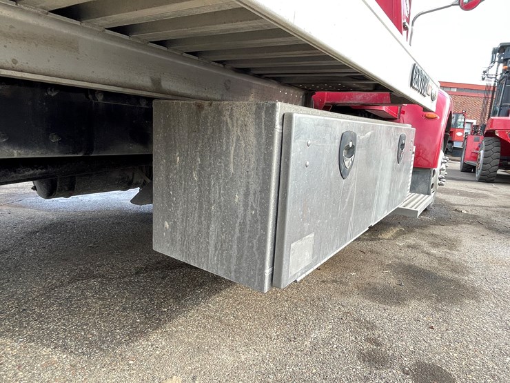 2018-peterbilt-337-image-46