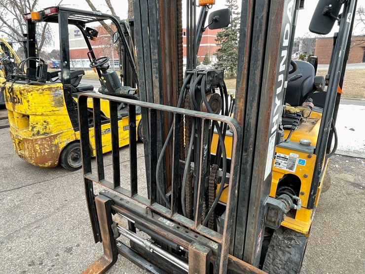 2019-hyundai-25lc-7a-image-13