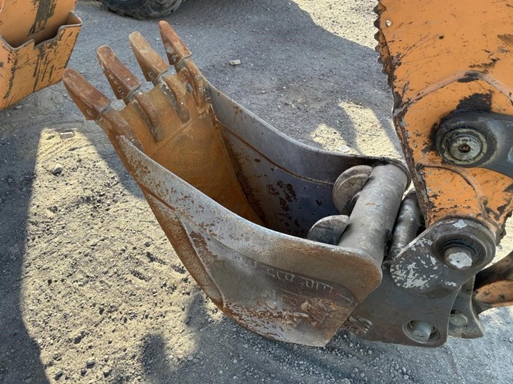 2019-case-580sn-image-16