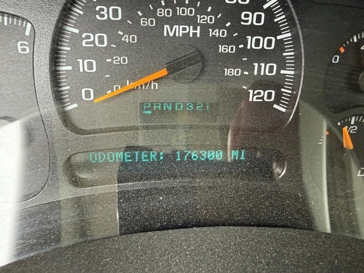 2005-chevrolet-2500-image-14