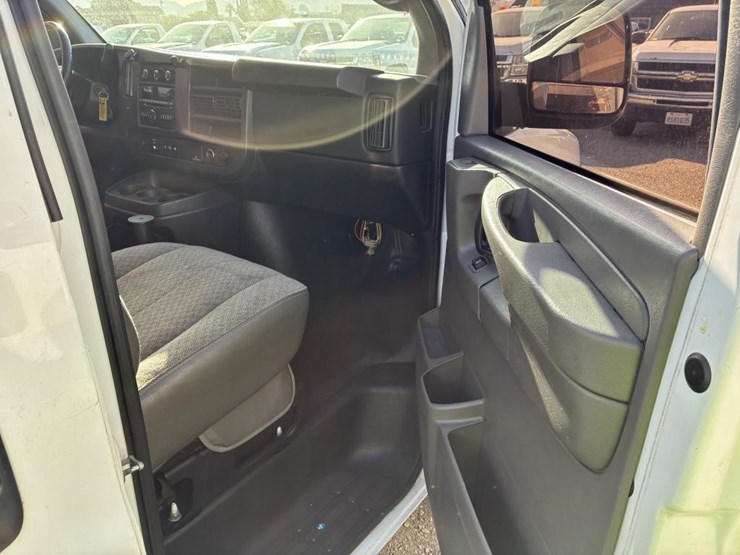 2008-chevrolet-express-3500-image-10