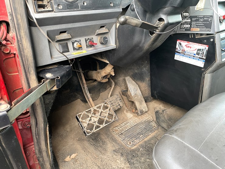 2001-mack-cl713-image-23