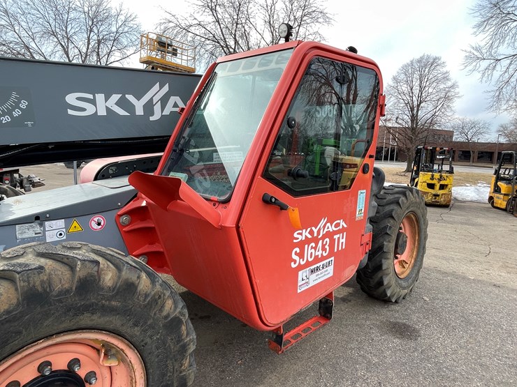 #132-•-2017-skyjack-sj643-telehandler-image-17