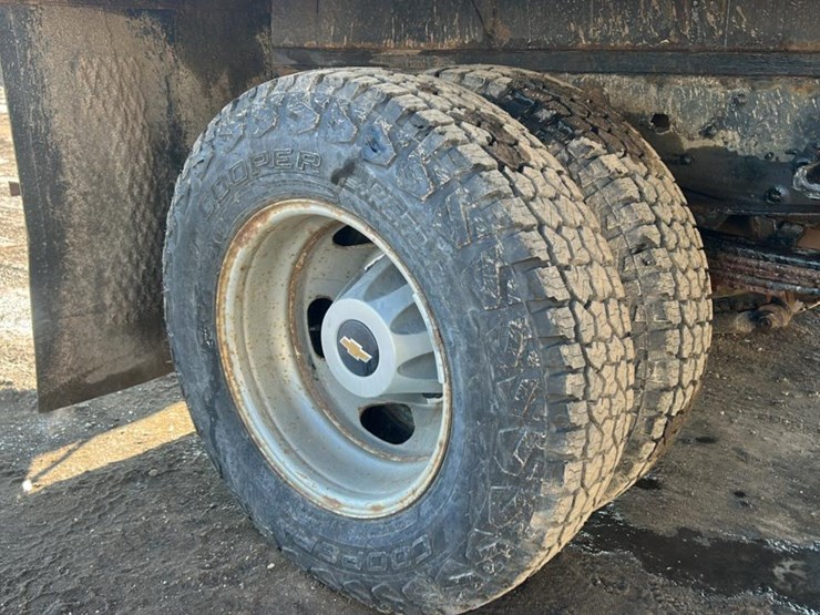 2017-chevrolet-silverado-3500hd-image-34