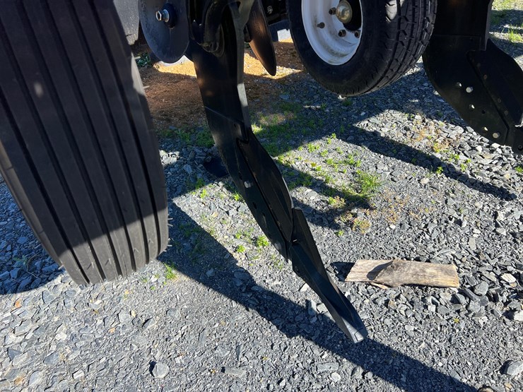 2021-white-251-image-19