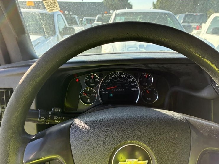 2016-chevrolet-express-2500-image-15