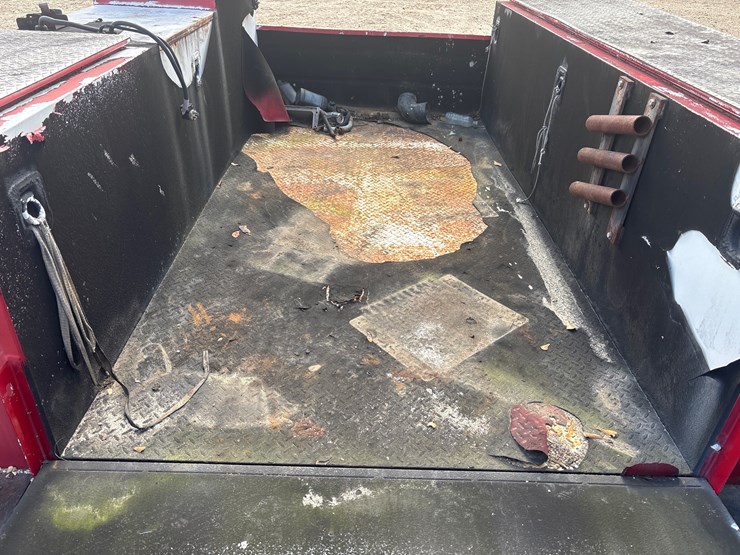 #1610-•-service-body-with-liftmore-crane-and-vise-image-5