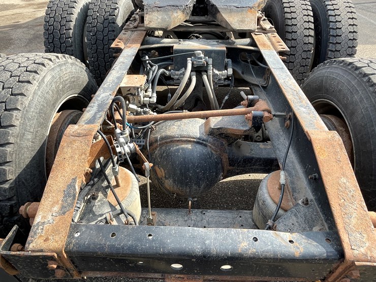 2000-international-9900-image-36