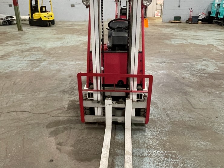 #185-•-toyota-7-runner-electric-forklift-image-2