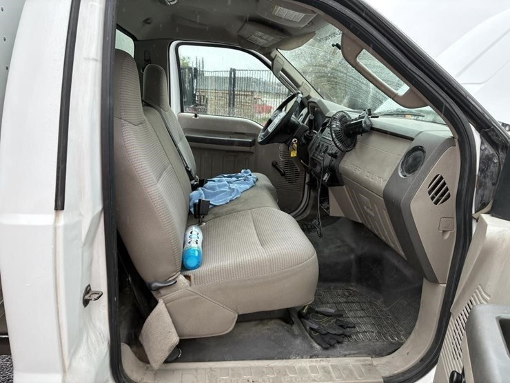 2010-ford-f550-image-9