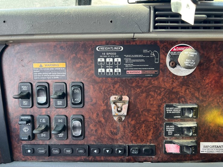 2006-freightliner-auger-truck-image-63