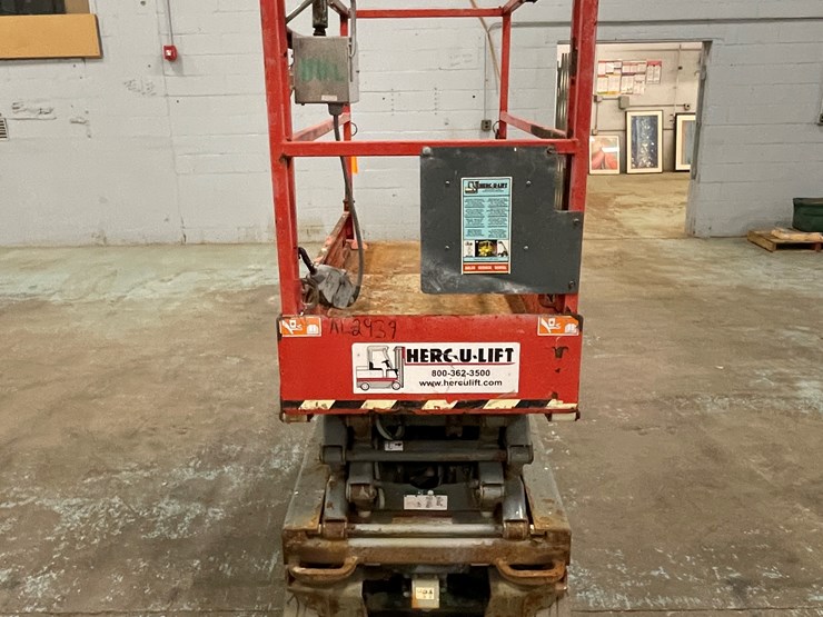 #206-•-2016-skyjack-scissor-lift-image-2
