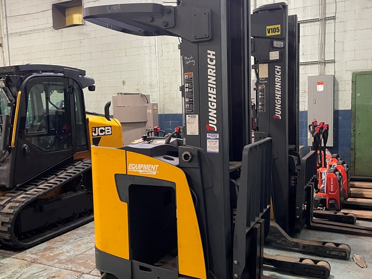 #224-•-jungheinrich-ride-on-electric-reach-truck-image-3