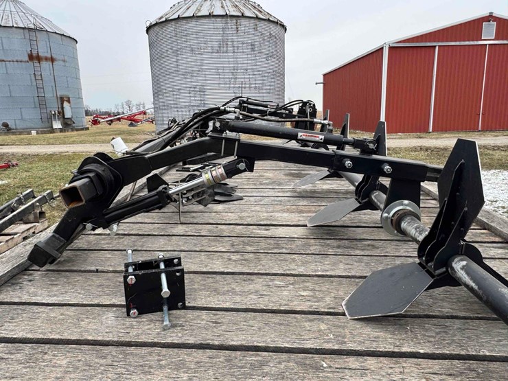 2023-hawken-corn-reel,-hydraulic-fore/aft-&-raise/lower,-only-used-on-100-acres-image-4