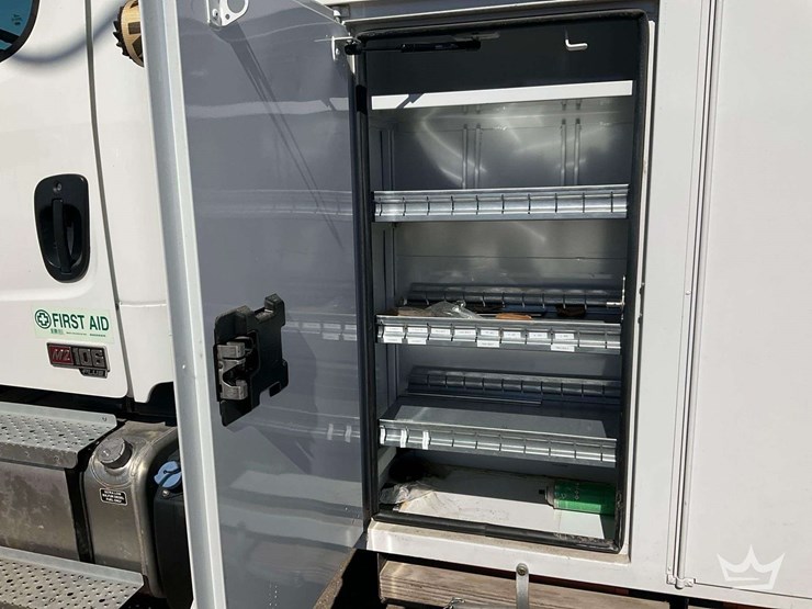 2024-freightliner-m2-106-image-39