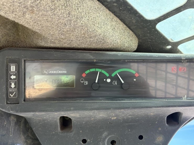 2021-deere-317g-image-18