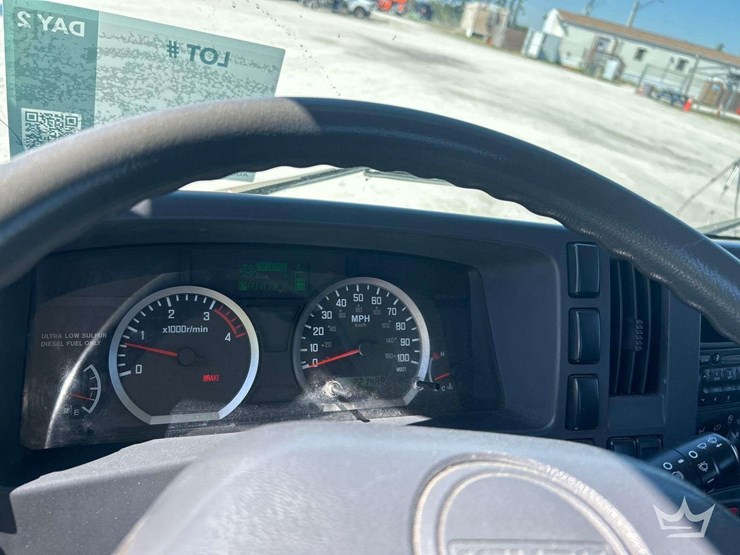 2011-isuzu-nrr-image-12