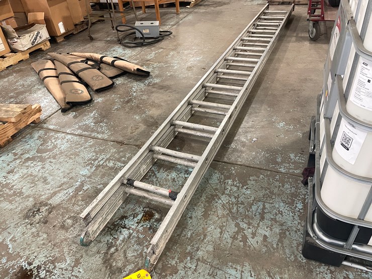 #7653-•-aluminum-extension-ladder-image-1