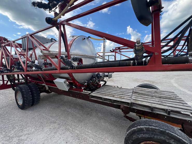 case-610-sprayer-system-2000-gallons-image-71