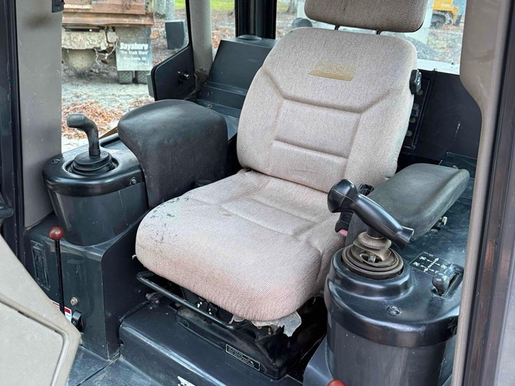 2014-case-650l-wt-image-13