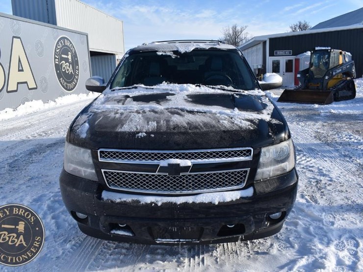 2013-chevrolet-tahoe-ls-image-16