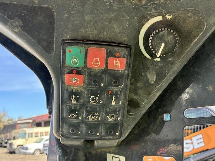 2021-deere-317g-image-16